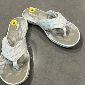 Clarks Women’s Brinkley Keely Sandals, Size 9M, White, NIB